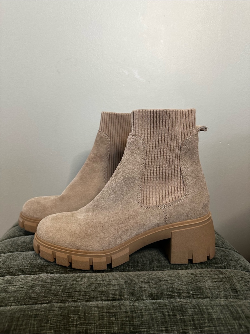 Steve Madden Hayle Taupe Suede Platform Chelsea Boots 8.5